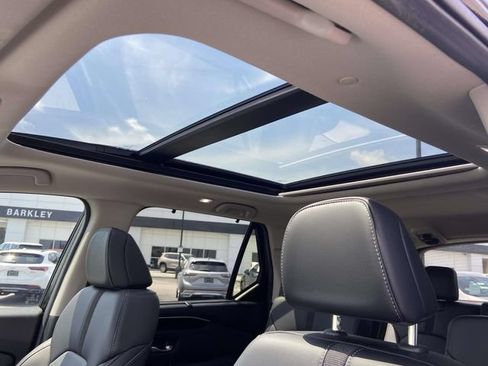 Used 2025 Honda Pilot Touring image 16
