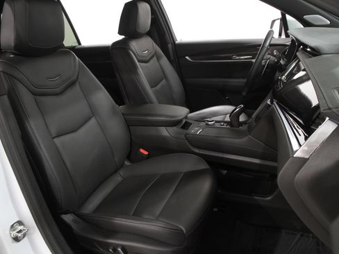 Used 2024 Cadillac XT6 Sport image 18