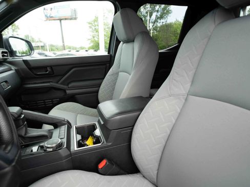 Used 2025 Toyota Tacoma SR5 AWD/4WD image 10