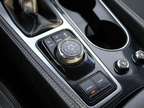 Used 2017 Nissan Maxima Platinum image 18