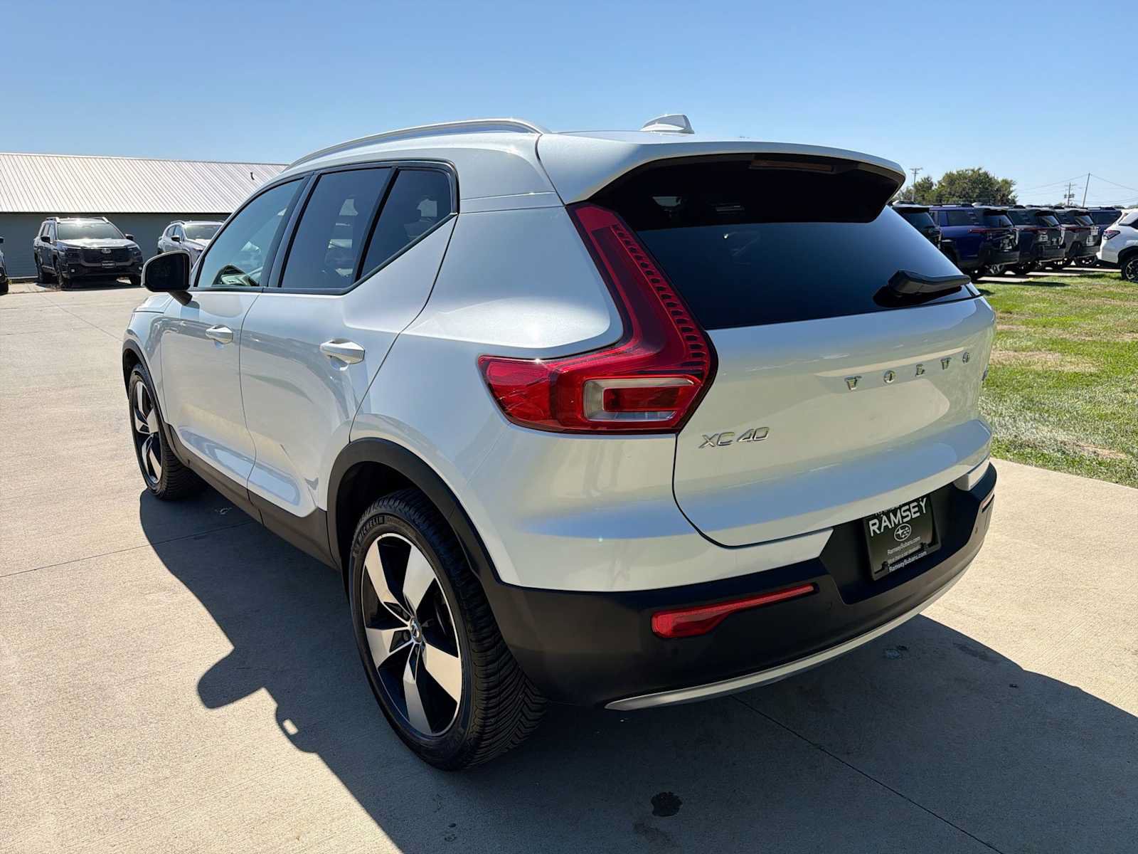 Used 2021 Volvo XC40 T5 Momentum w/ Premium Package AWD/4WD image 4