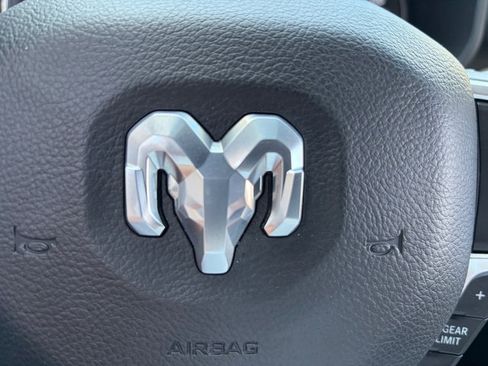 Used 2022 RAM 1500 Big Horn AWD/4WD image 14