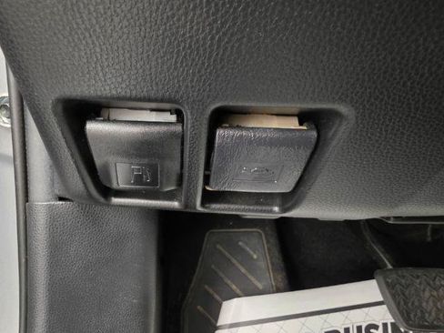 Used 2021 Toyota RAV4 LE FWD image 16