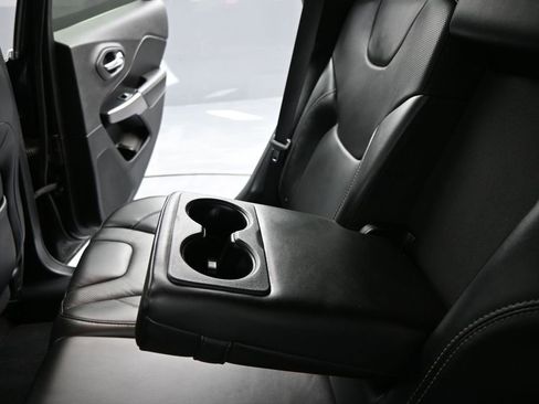 Used 2019 Jeep Cherokee Limited image 24