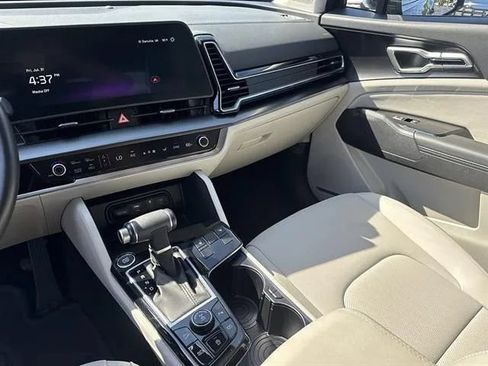 Certified 2025 Kia Sportage EX AWD/4WD image 11