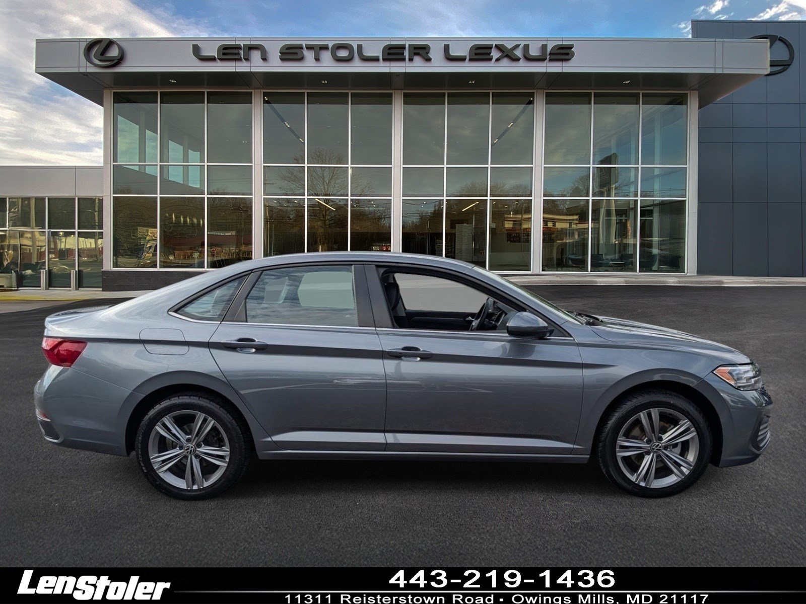 Used 2022 Volkswagen Jetta SE FWD image 2