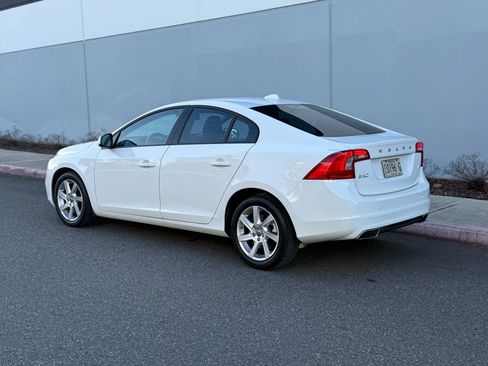 Used 2014 Volvo S60 T5 image 3