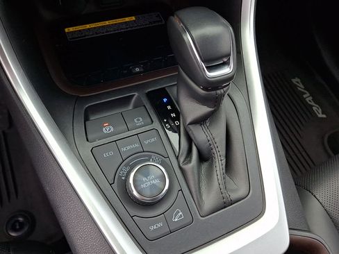 Used 2020 Toyota RAV4 Limited image 15