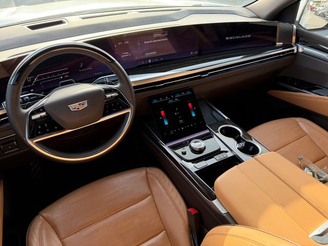 Used 2025 Cadillac Escalade Premium Luxury RWD image 12