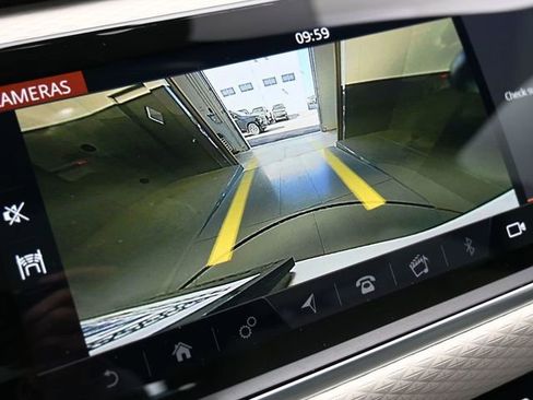 Used 2018 Land Rover Range Rover Velar R-Dynamic SE AWD/4WD image 33
