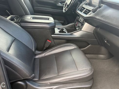 Used 2022 Chevrolet Suburban LT image 10