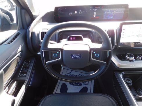 New 2025 Ford Expedition Platinum image 18