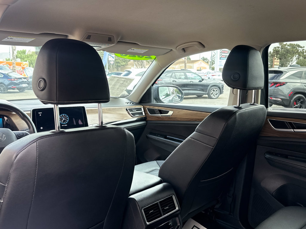 Used 2025 Volkswagen Atlas SE AWD/4WD image 15