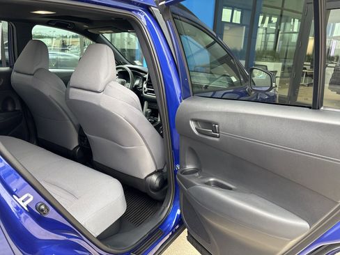 Used 2025 Toyota Corolla Cross AWD Hybrid w/ Moonroof Package image 14