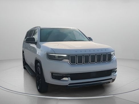 Used 2023 Jeep Wagoneer L Series III w/ Preferred Equipment Group image 2