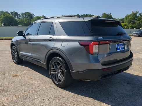 Used 2025 Ford Explorer ST-Line w/ Premium Package AWD/4WD image 5