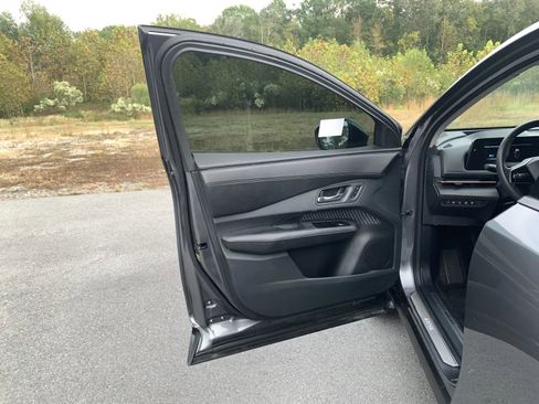 Used 2023 Nissan Ariya AWD image 15