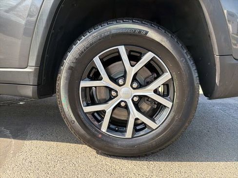 Used 2024 Jeep Grand Cherokee L Limited w/ Luxury Tech Group II image 34