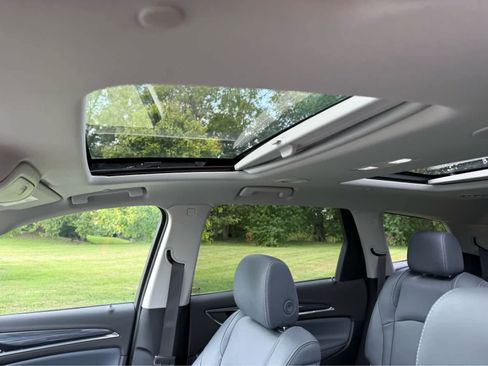 Used 2021 Buick Enclave Essence w/ Sound and Sites Package AWD/4WD image 12