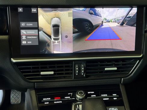 Certified 2021 Porsche Cayenne Coupe AWD/4WD image 21
