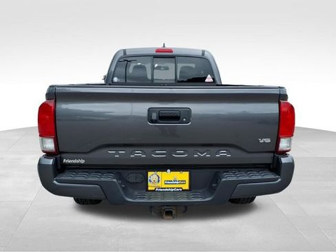 Used 2017 Toyota Tacoma TRD Sport w/ Tow Package AWD/4WD image 9