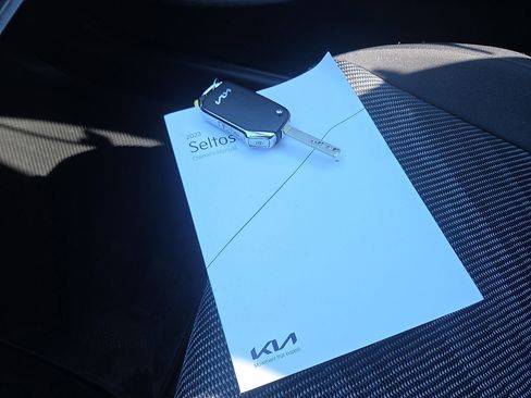 Used 2023 Kia Seltos LX image 35