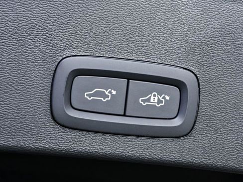 Used 2026 Volvo XC40 B4 Plus w/ Protection Package Premier FWD image 32