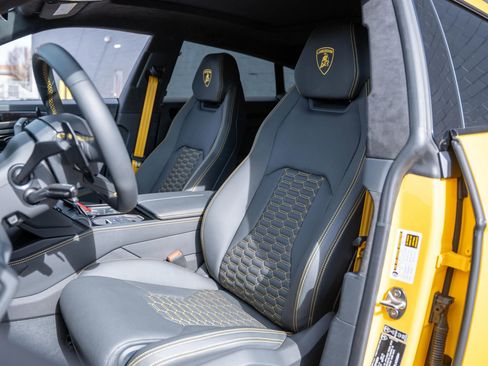 Used 2024 Lamborghini Urus S image 3