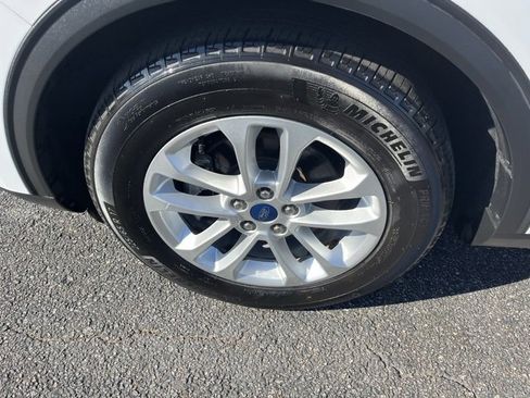 Used 2020 Ford Escape SE image 25