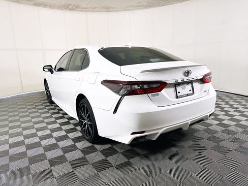 Used 2022 Toyota Camry SE w/ Convenience Package FWD image 5