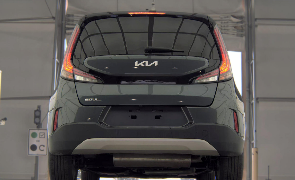 Certified 2025 Kia Soul LX w/ LX Technology Package FWD image 7