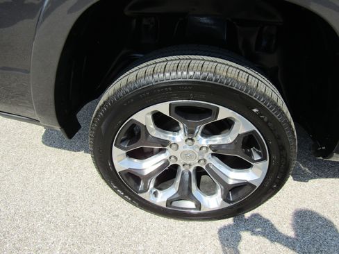 Used 2021 RAM 1500 Limited w/ Body Color Bumper Group image 11