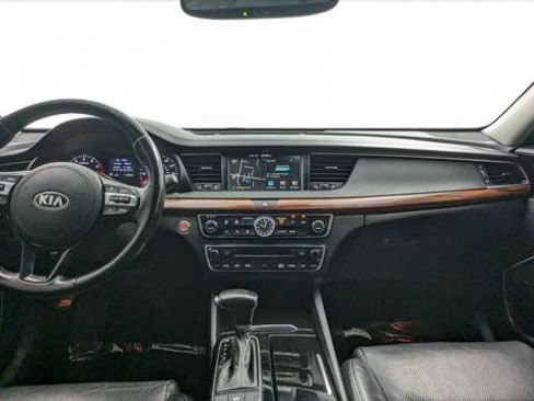 Used 2017 Kia Cadenza Premium w/ Luxury Package image 24