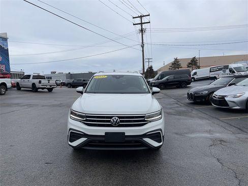 Used 2022 Volkswagen Tiguan SE w/ Panoramic Sunroof Package image 5