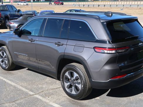 Used 2024 Jeep Grand Cherokee Limited 4xe image 13