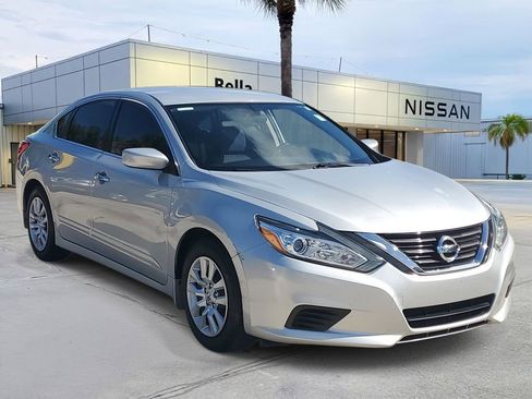 Used 2016 Nissan Altima 2.5 S w/ Power Driver Seat Package FWD image 9