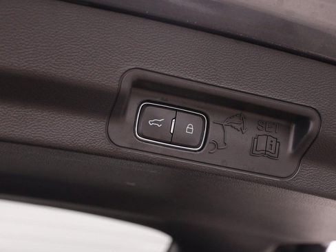 Used 2022 Ford Explorer Limited w/ Equipment Group 301A AWD/4WD image 8