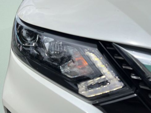 Used 2021 Nissan Rogue Sport SV w/ Technology Package FWD image 9