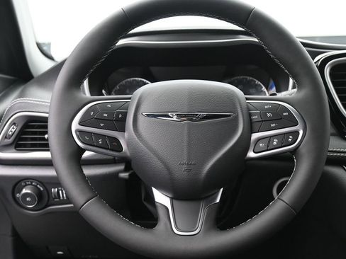 New 2026 Chrysler Pacifica Select image 28