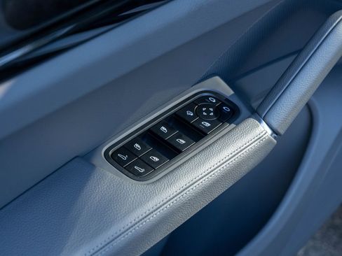 Certified 2023 Porsche Cayenne Coupe image 21