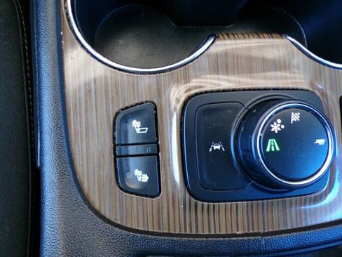 Used 2021 GMC Acadia SLE w/ Driver Convenience Package FWD image 31