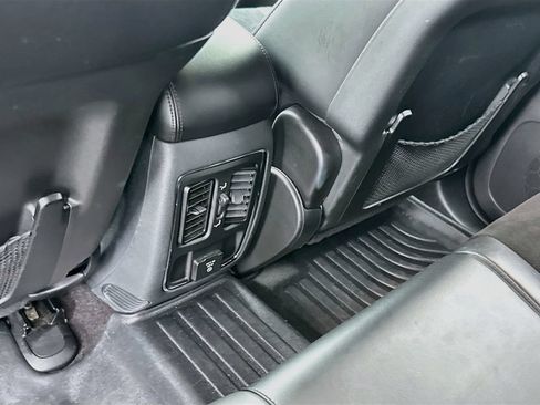 Used 2018 Jeep Grand Cherokee Altitude RWD image 29
