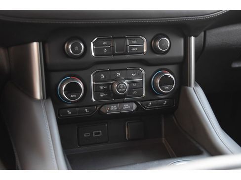Used 2024 Chevrolet Suburban Z71 w/ Luxury Package AWD/4WD image 37