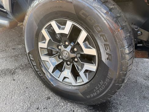 Used 2019 Toyota Tacoma TRD Off-Road image 9