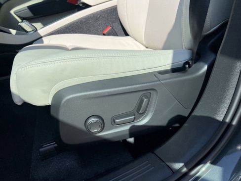 Certified 2026 Volvo XC40 B5 Plus w/ Protection Package Premier image 13