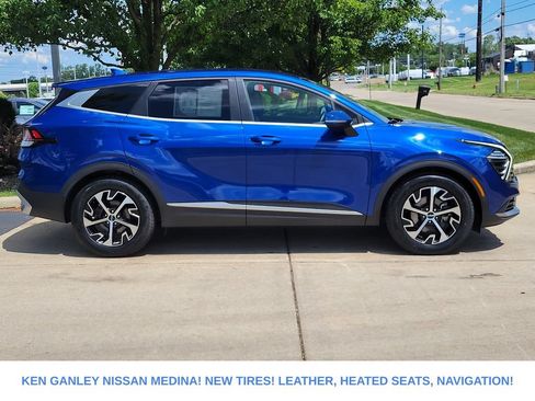 Used 2024 Kia Sportage EX FWD image 2