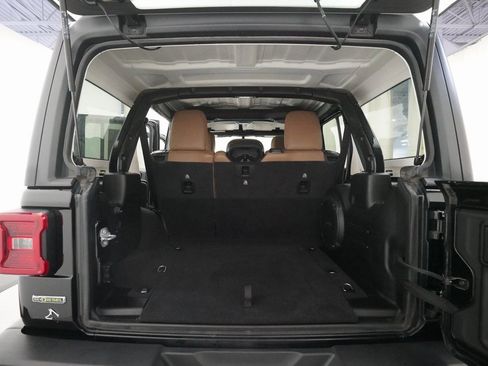 Used 2021 Jeep Wrangler Unlimited Sahara image 10