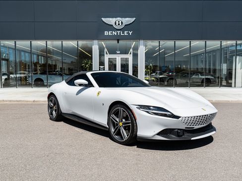 Used 2024 Ferrari Roma Spider RWD image 17
