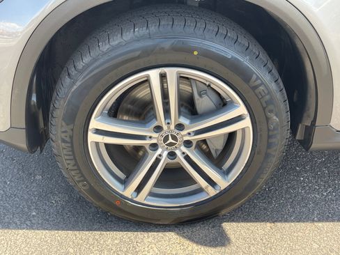 Used 2022 Mercedes-Benz GLC 300 w/ Premium Package Lite image 24