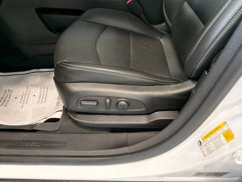 Used 2022 GMC Terrain SLT w/ LPO, Floor Liner Package AWD/4WD image 13